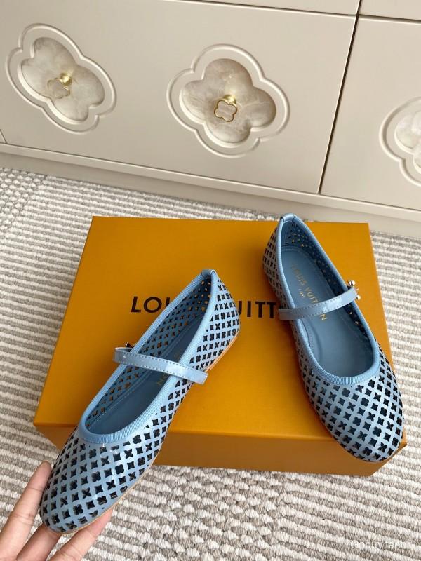 2025 Women Louis Vuitton Light Blue Patent Leather Mary Jane Flats KFY00310